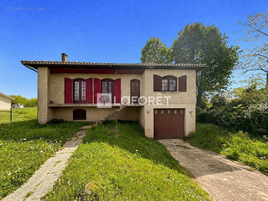 Maison à BEYCHAC-ET-CAILLAU