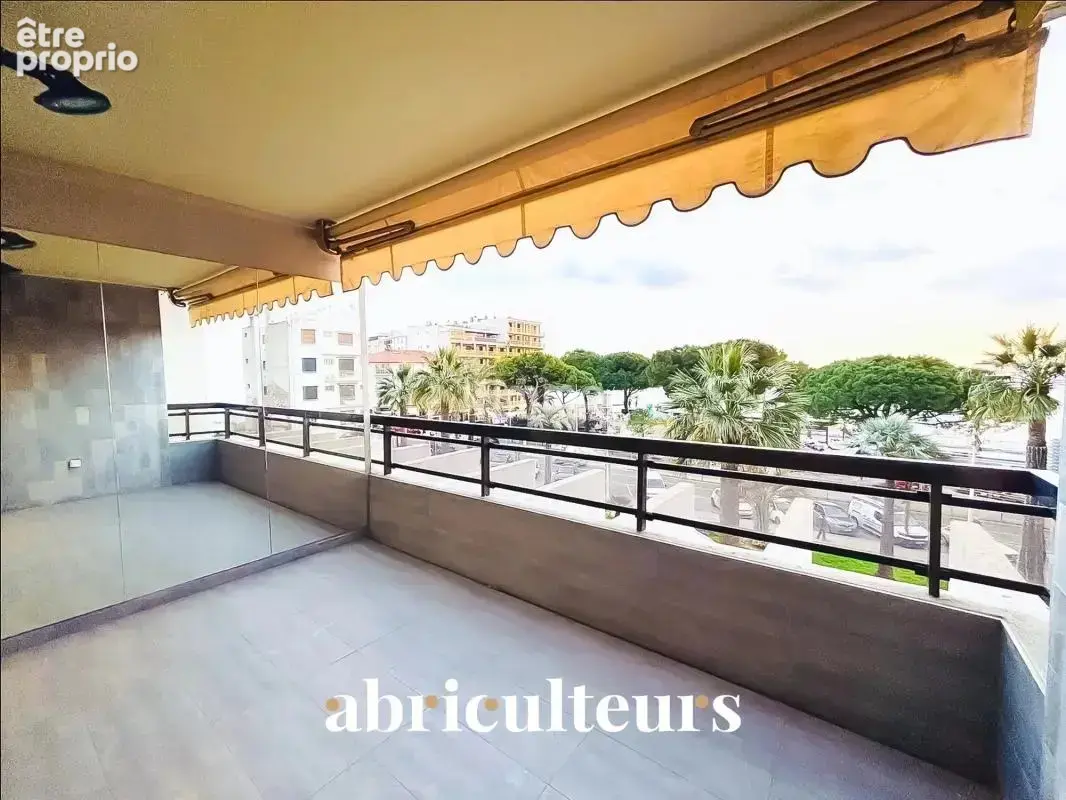 Élégant appartement rénové - 4 Pièces - Terrasse - 84m² - Vue mer panoramique - Juan-les-Pins - photo 7