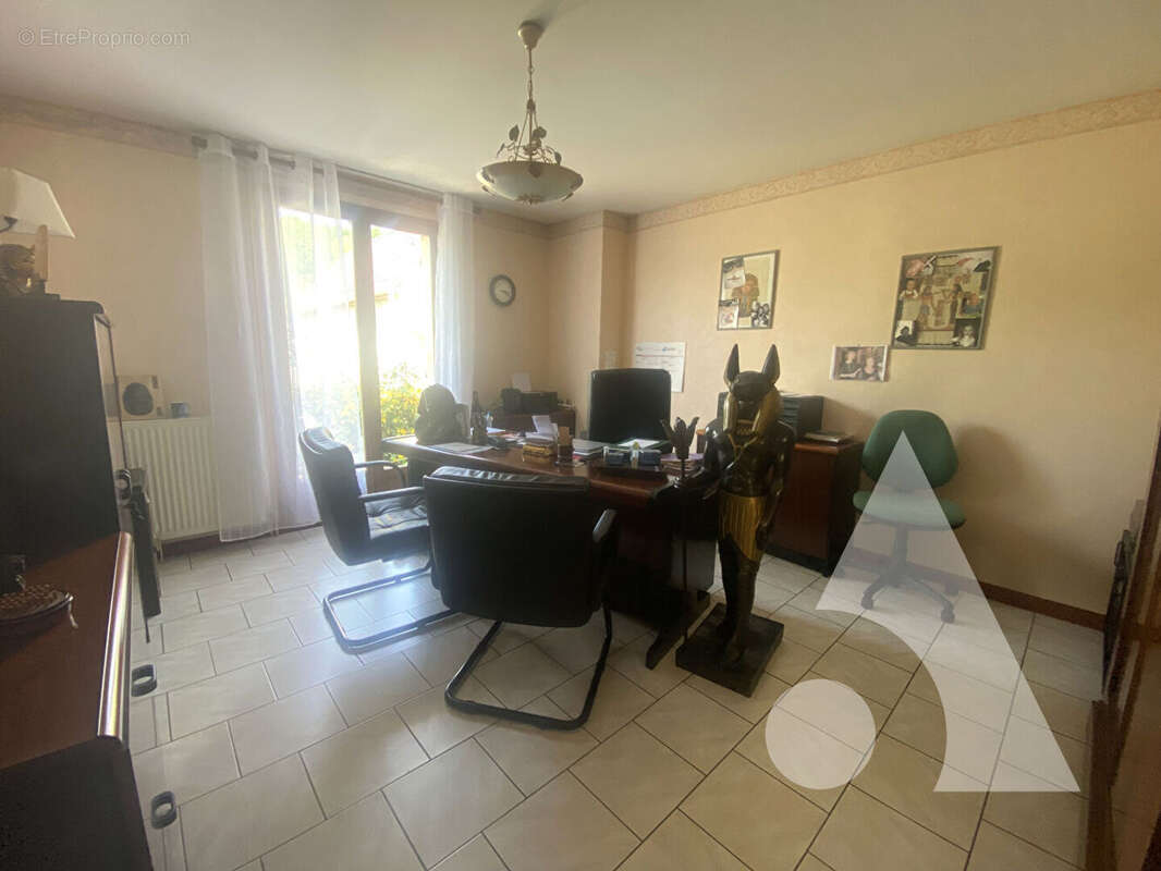 Maison en pierres dans la valle de l'automne / 6 chambres / sous sol total - photo 7