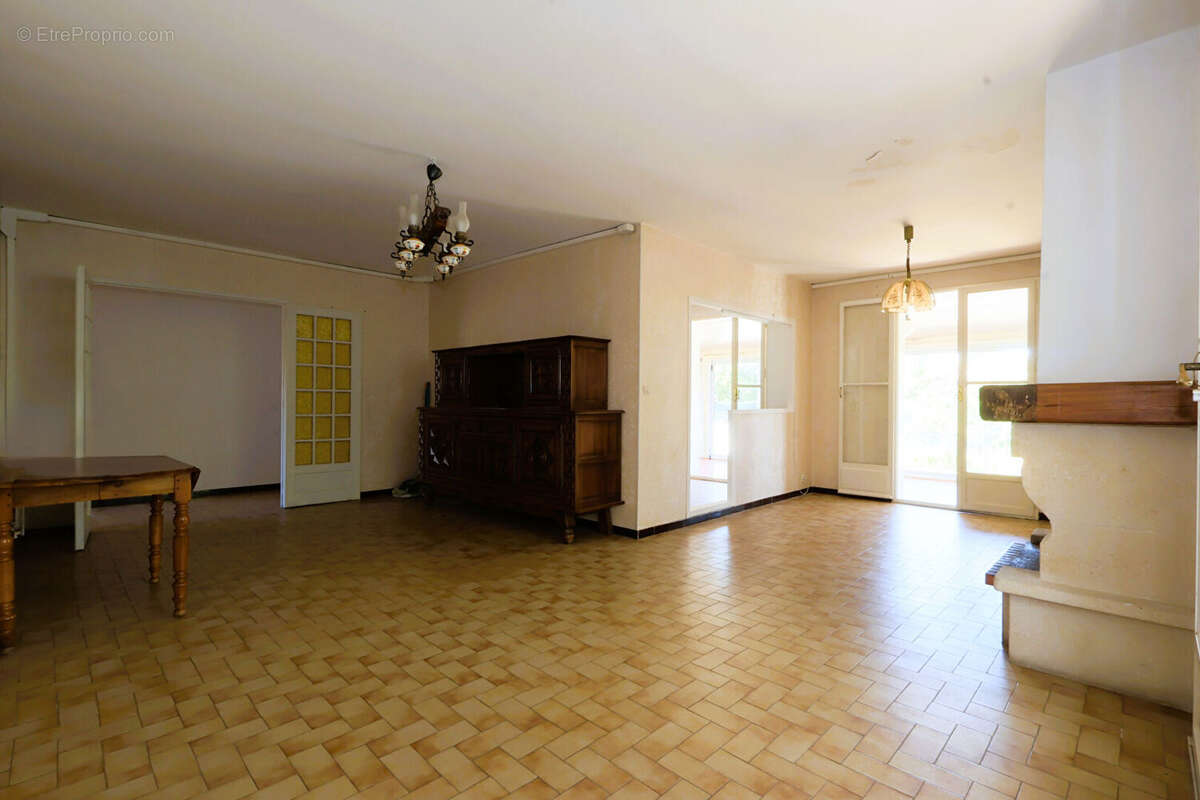 Maison à MAUGUIO