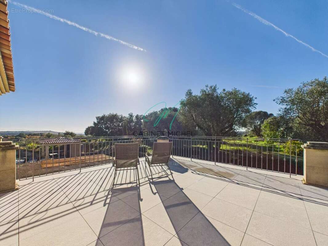 Maison à ROQUEFORT-LES-PINS