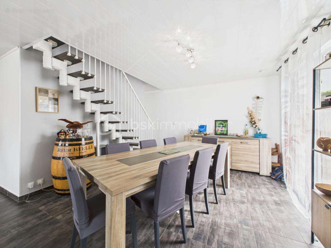 Maison à MEZIERES-SUR-COUESNON