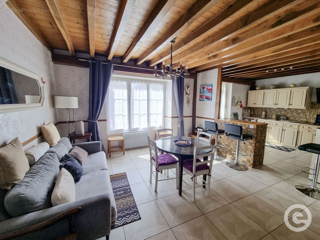 Maison 5 pièces de 117m2 à Etaules avec dépendance - photo 4
