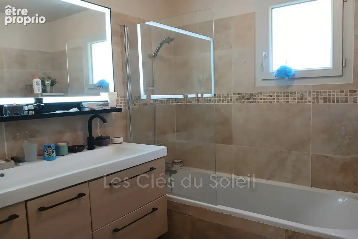Maison 4 pièces 90 m² à vendre à Le Revest-Les-Eaux (83200) - photo 6