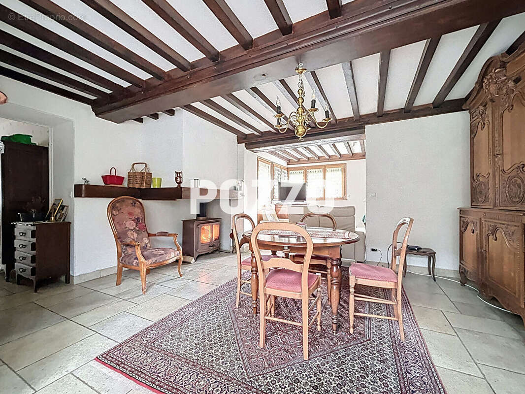 Maison à CONDE-SUR-VIRE