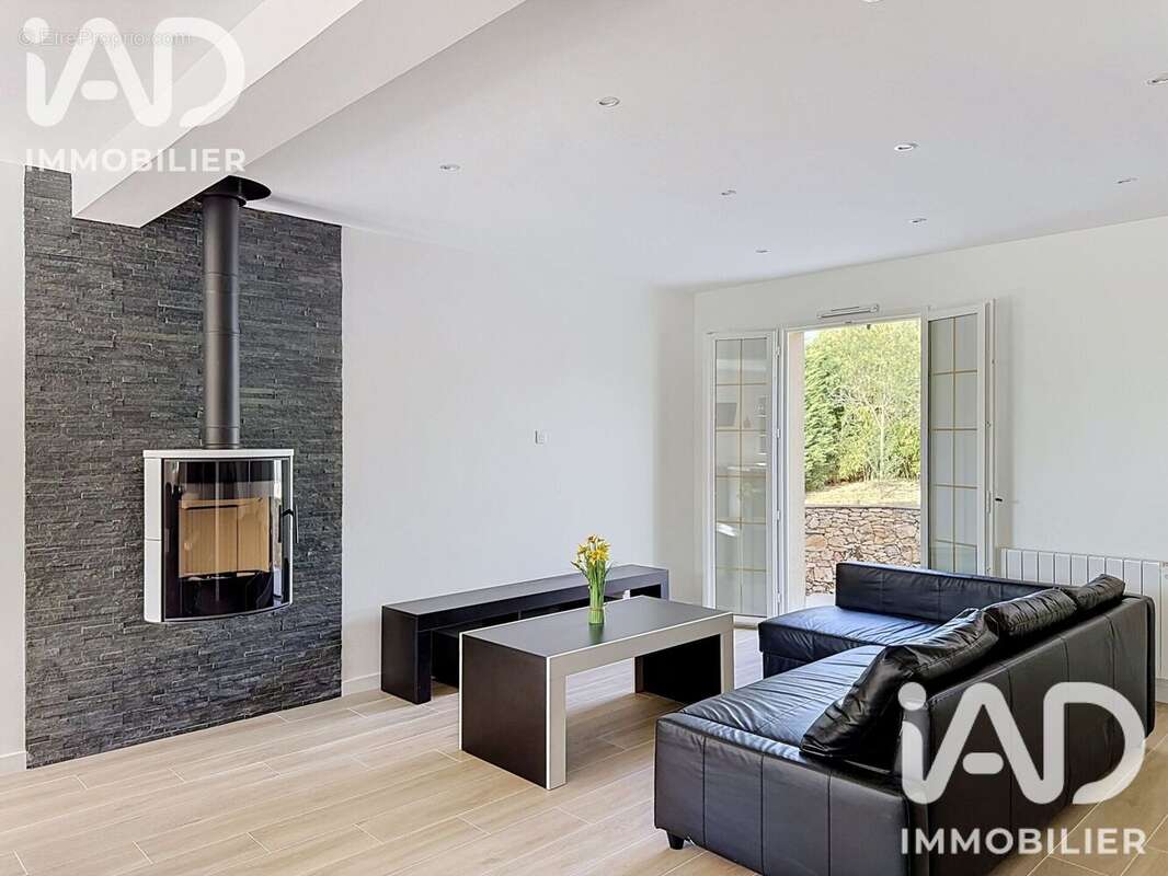 Maison 115 m² à Le Plessis-Feu-Aussoux  - photo 2