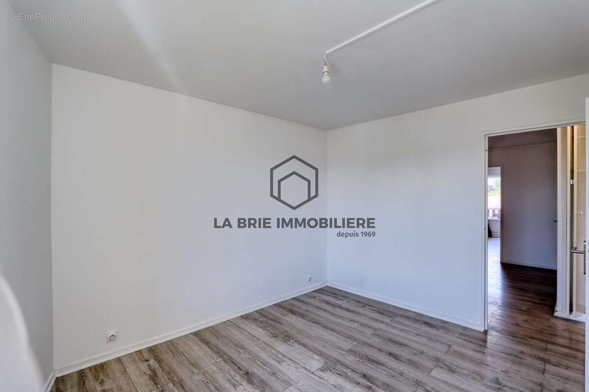 Appartement 68 m² à Marolles-En-Brie  - photo 4