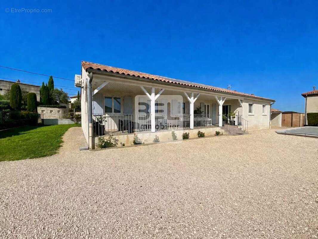 Maison à LAUDUN-L'ARDOISE