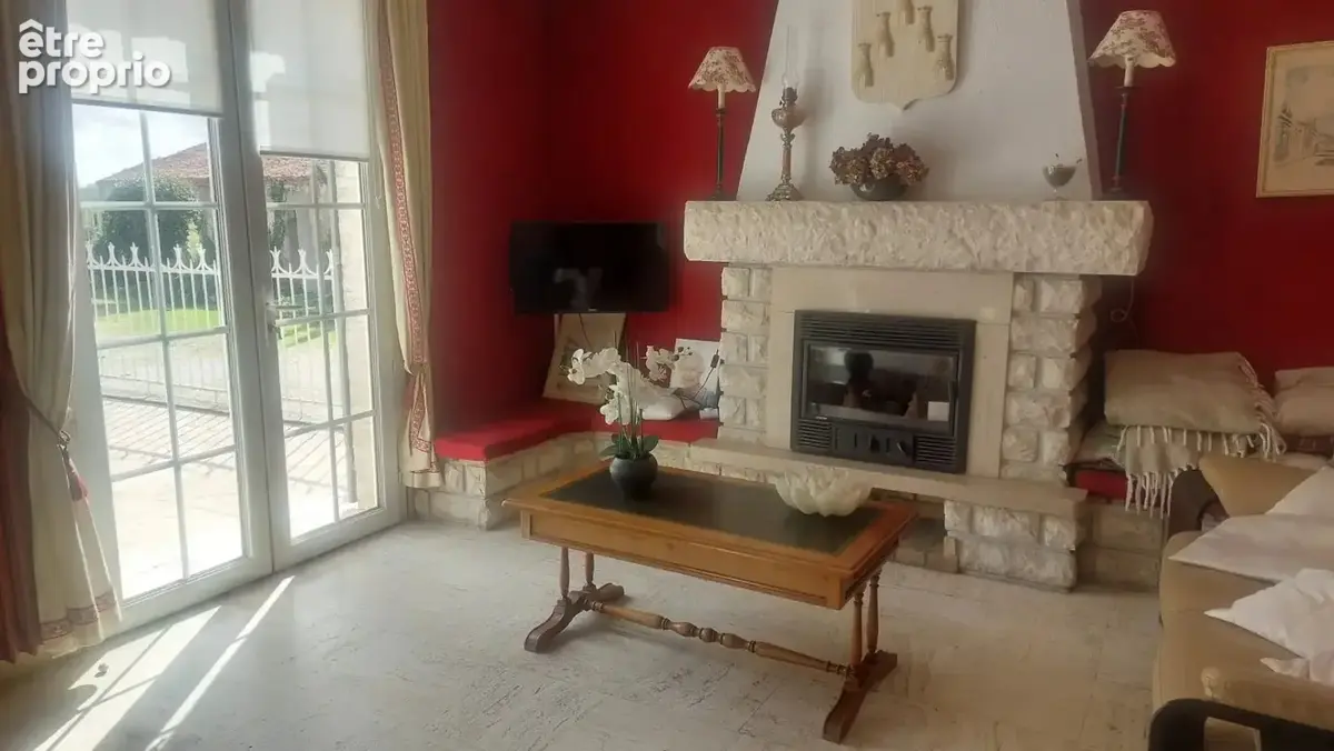 Maison 10 pièces 190 m² à vendre à Nueil-Les-Aubiers (79250) - photo 4