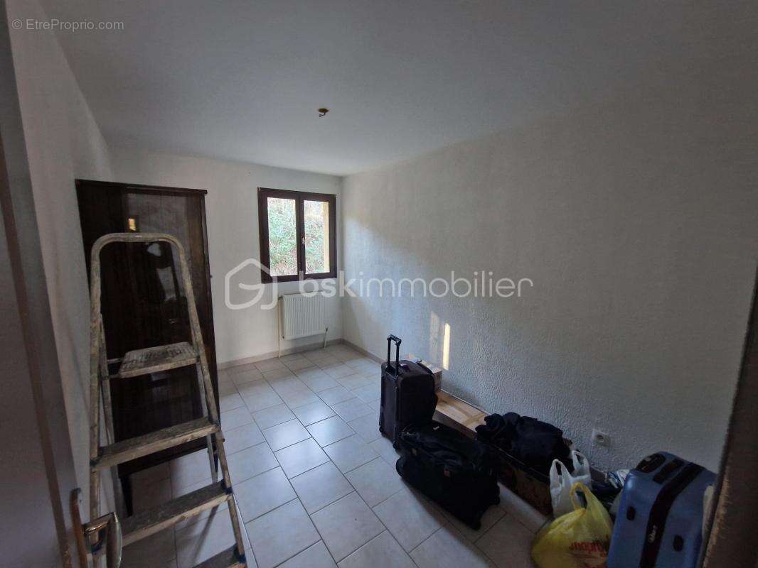 Spécial investisseurs!! Villa de 214m² sur 2330m² de terrain! 5 logements dont 4 loués - photo 8