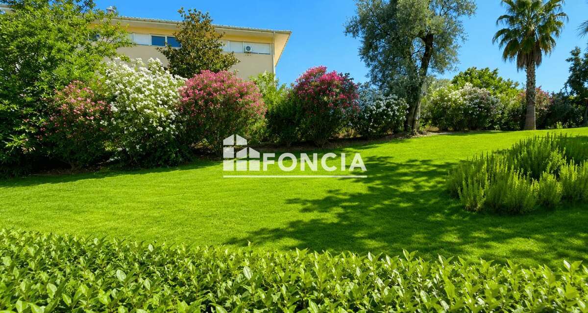 GRASSE résidence de 2008 avec piscine, 3 pièces 59 m2 vendu loué, idéal investisseur, avec terrasses au calme avec parking doubl - photo 2