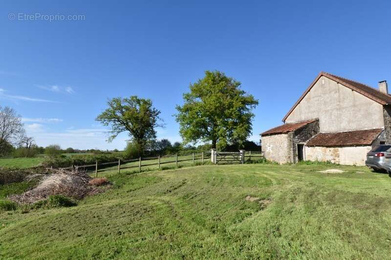 Maison à SAINT-LEGER-MAGNAZEIX