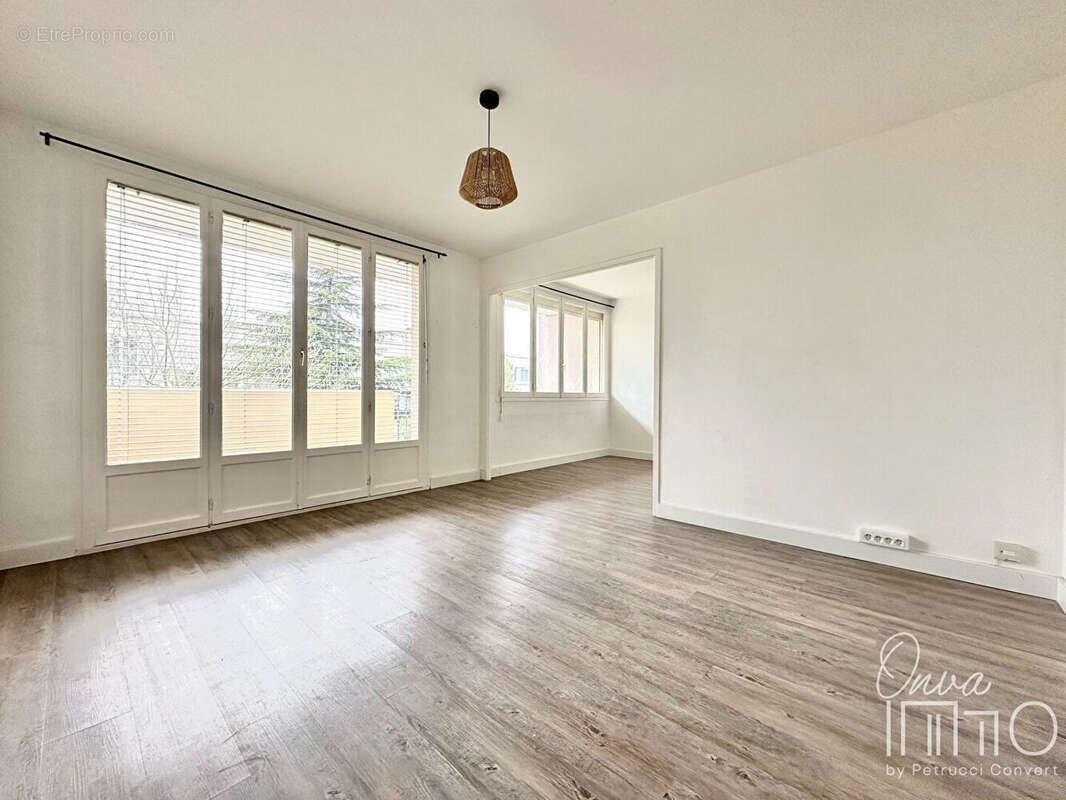 Appartement à NEUVILLE-SUR-SAONE
