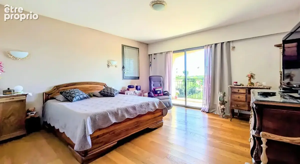 Villa 350 m² avec piscine et vue dégagée sur - photo 13