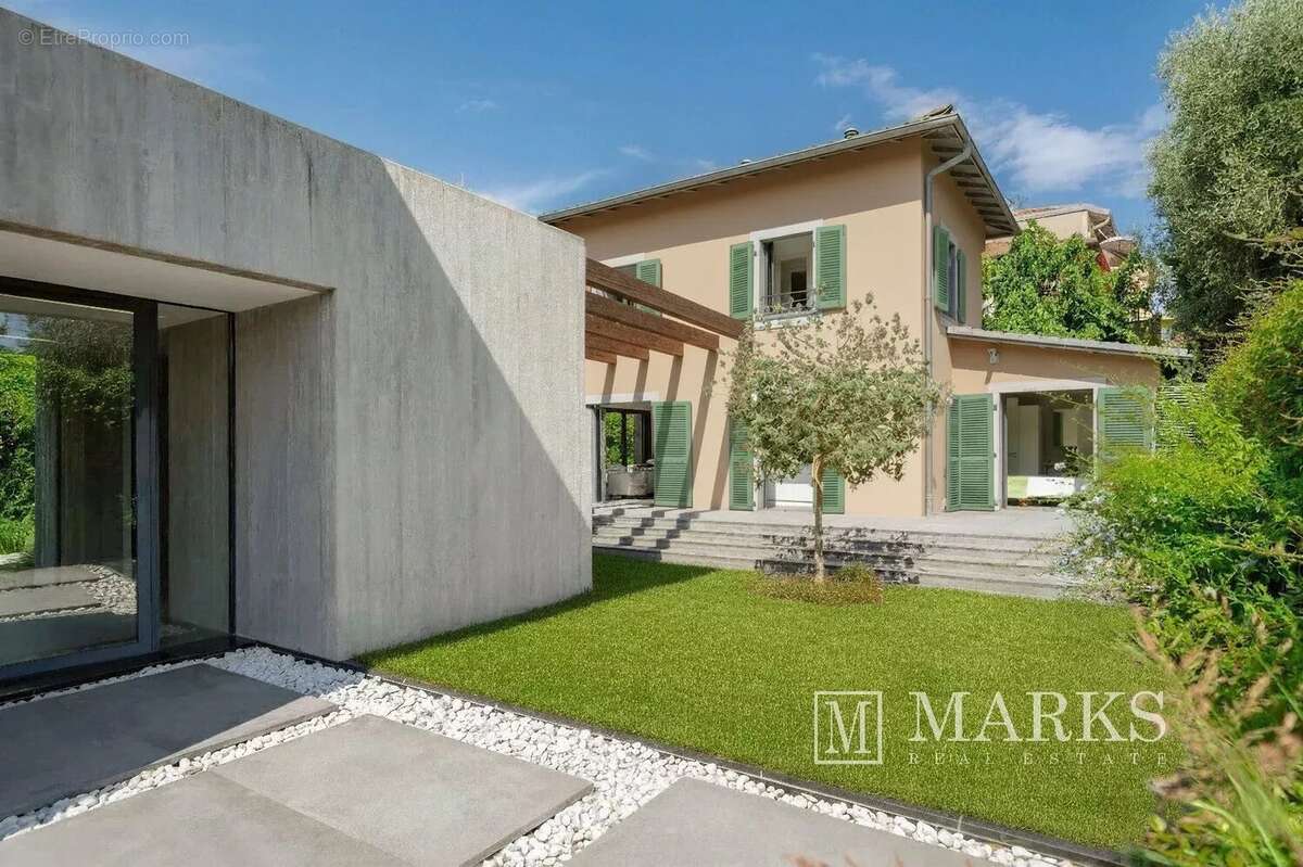 Villa de luxe de 4 chambres au centre de Saint-Jean avec terrain plat - photo 6