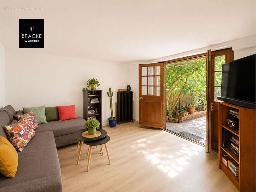 Asnières-sur-Seine -Maison de ville rénovée avec 3 chambres, patio et terrasse arborée - photo 3