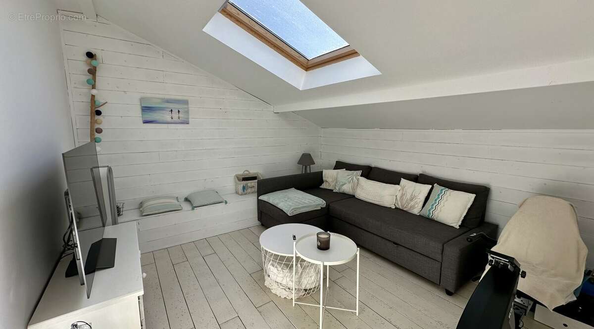 Villa contemporaine de 6 pieces de 133 m2 avec piscine et garage - photo 17