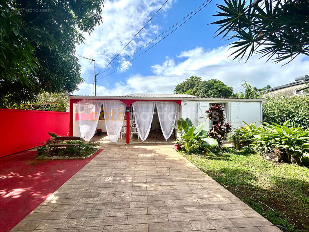 Maison à SAINTE-ROSE