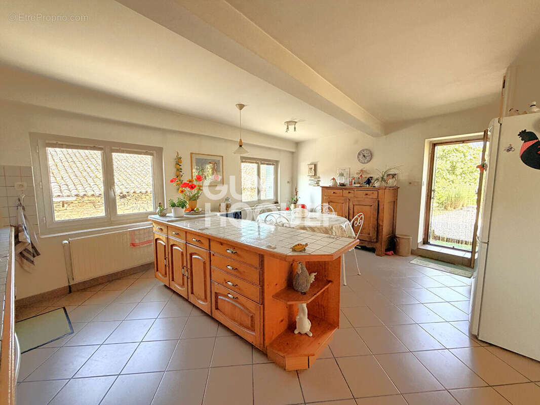 Maison de 126 m² à Saint Genis L'Argentiere - photo 3