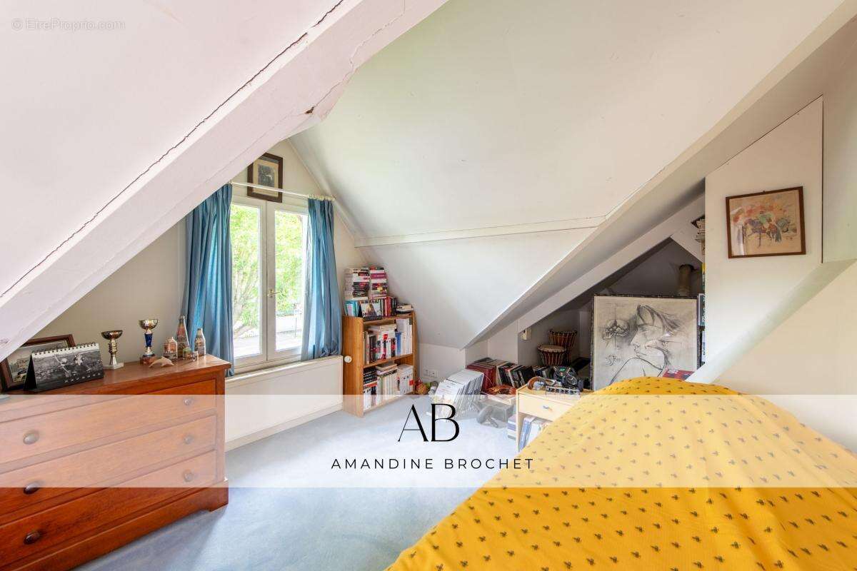 Maison à MARNES-LA-COQUETTE