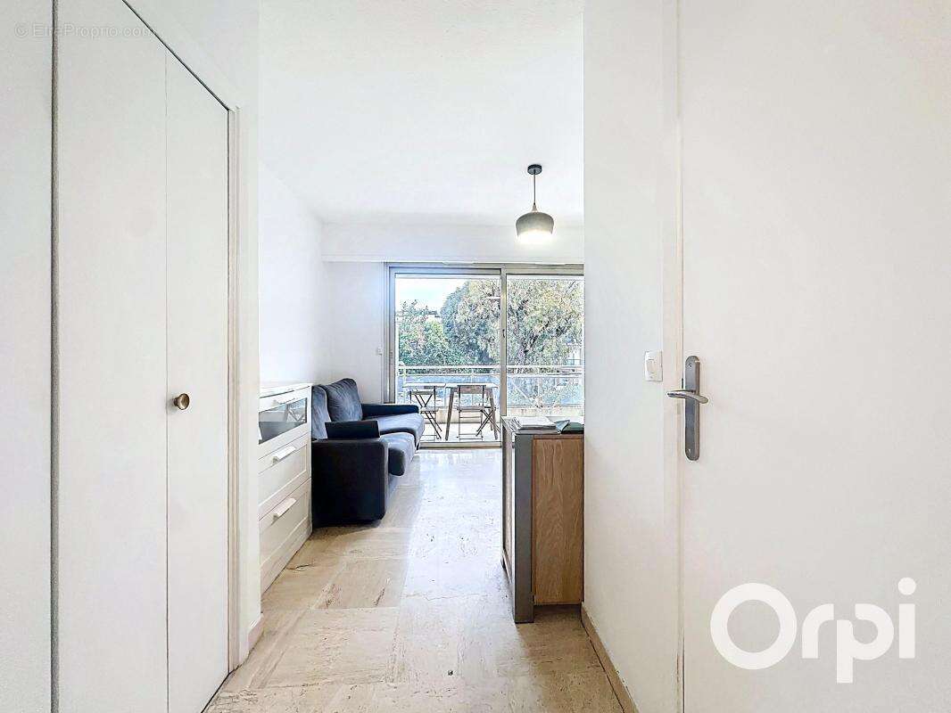 Appartement à SAINT-LAURENT-DU-VAR