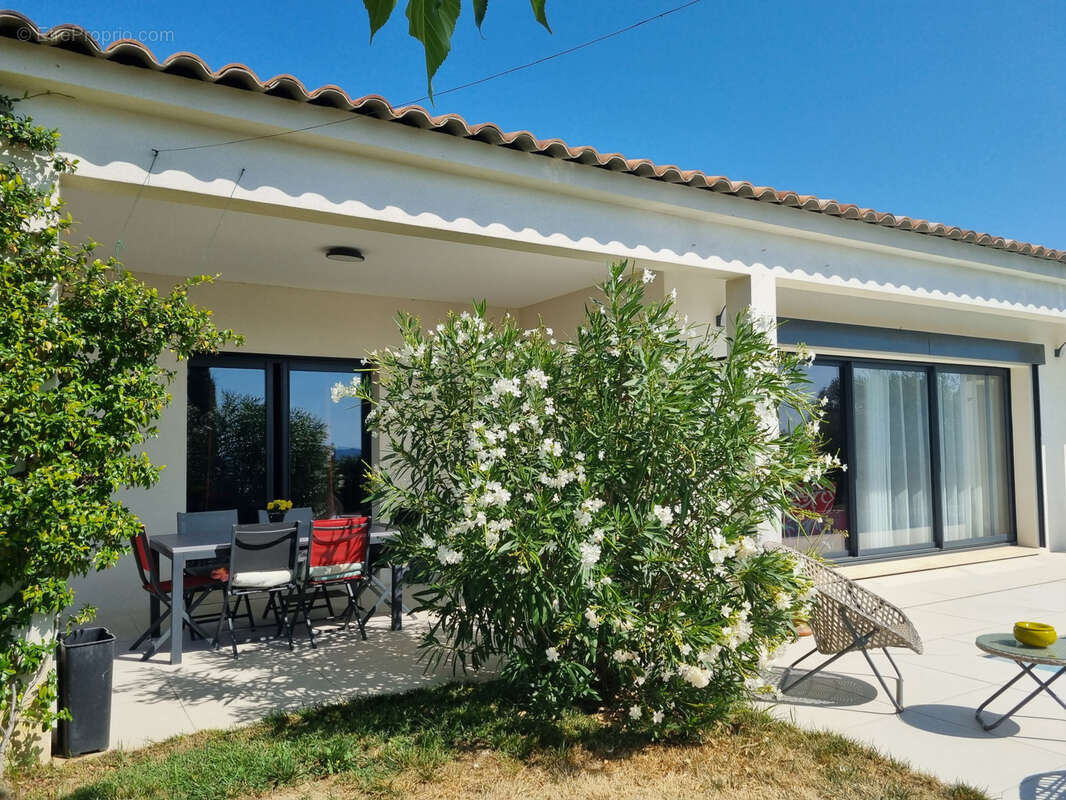 Maison récente avec piscine et vue panoramique - photo 3