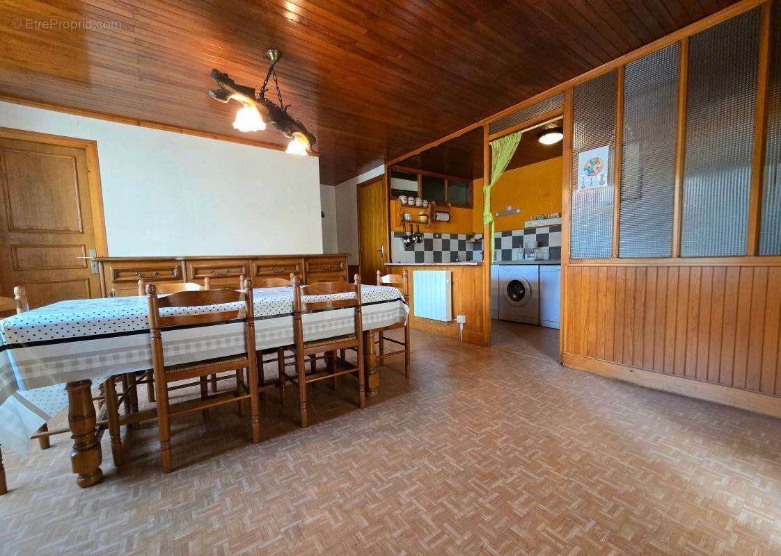 Maison à SAINT-CHRISTOPHE-SUR-GUIERS