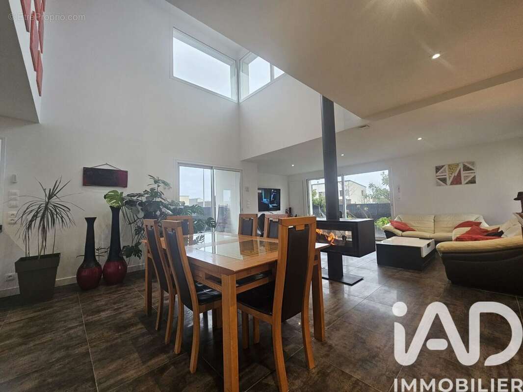 Photo 4 - Maison à MONTGERMONT