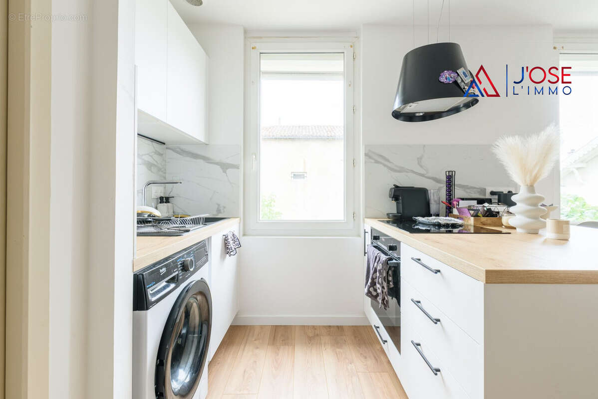 Cuisine fonctionnelle - Appartement à SAINT-DENIS-DE-PILE