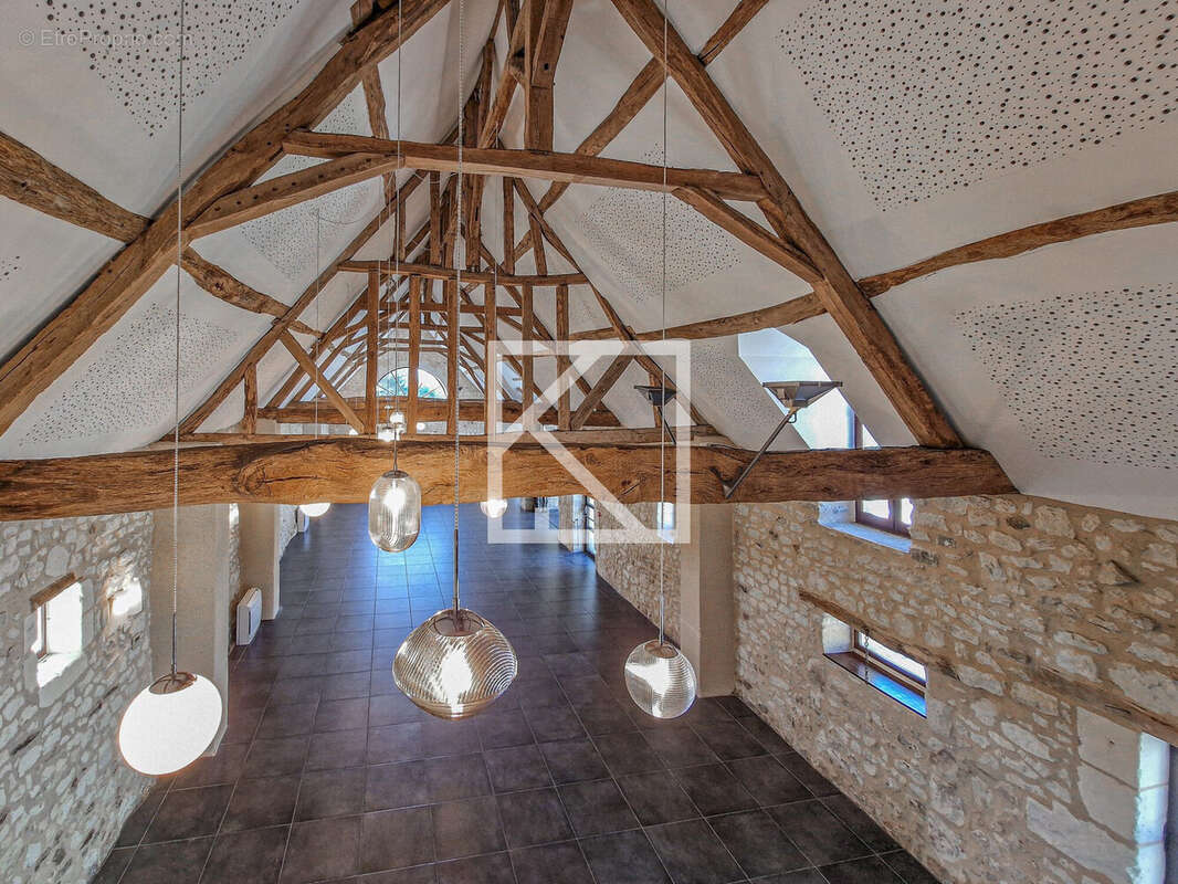 Maison 561 m² à Bossee  - photo 6