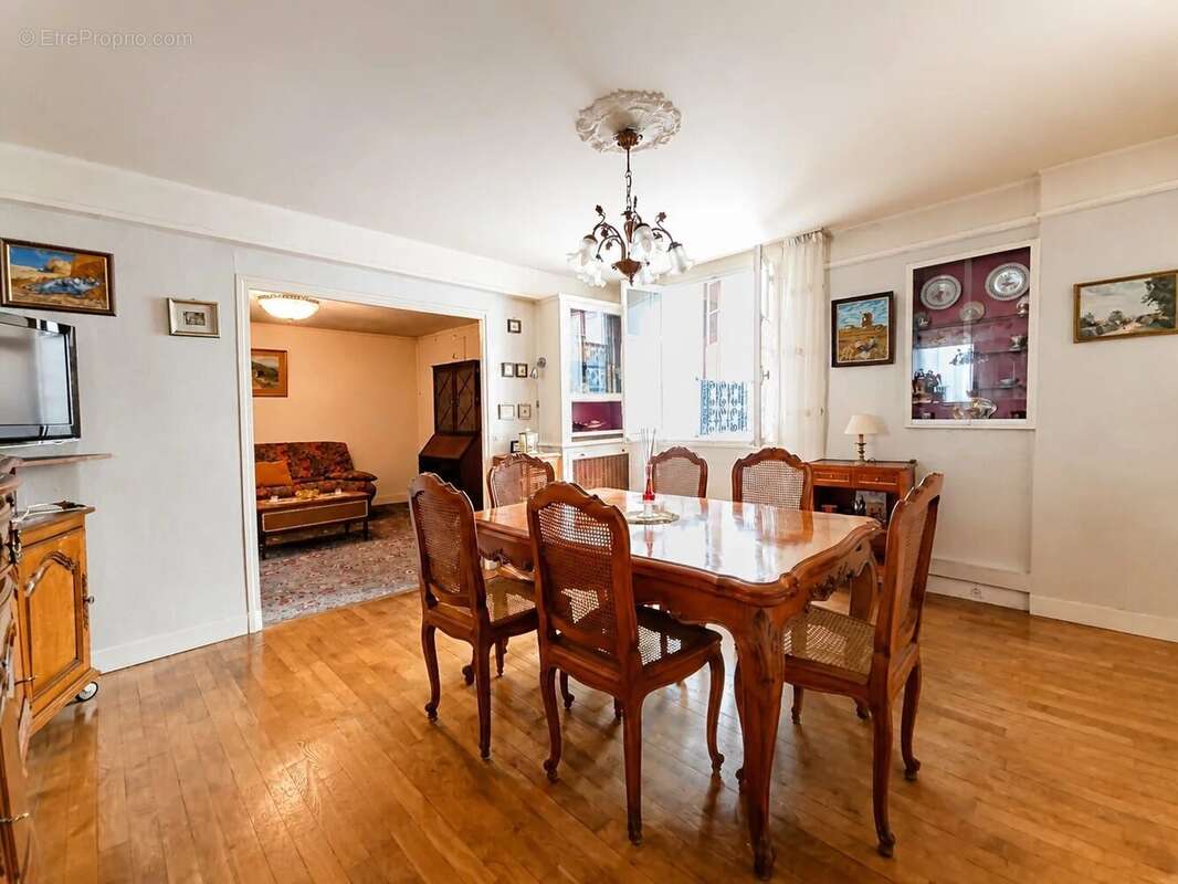 Duplex 3/4 pièces de 61 m² esprit "petite maison" à fort potentiel – Paris 17e - photo 2