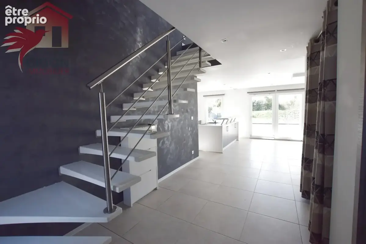 BELLE MAISON CONTEMPORAINE construite en 2018, alliant confort, modernité et fonctionnalité, beaux volumes ouv - photo 4