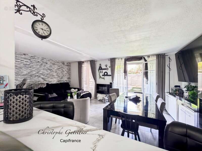 Quartier VILLAGE, appartement T3 (2 chambres) - Terrasse et Jardinet - Box fermé - photo 4