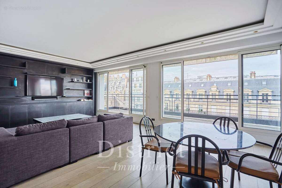 Appartement à PARIS-8E