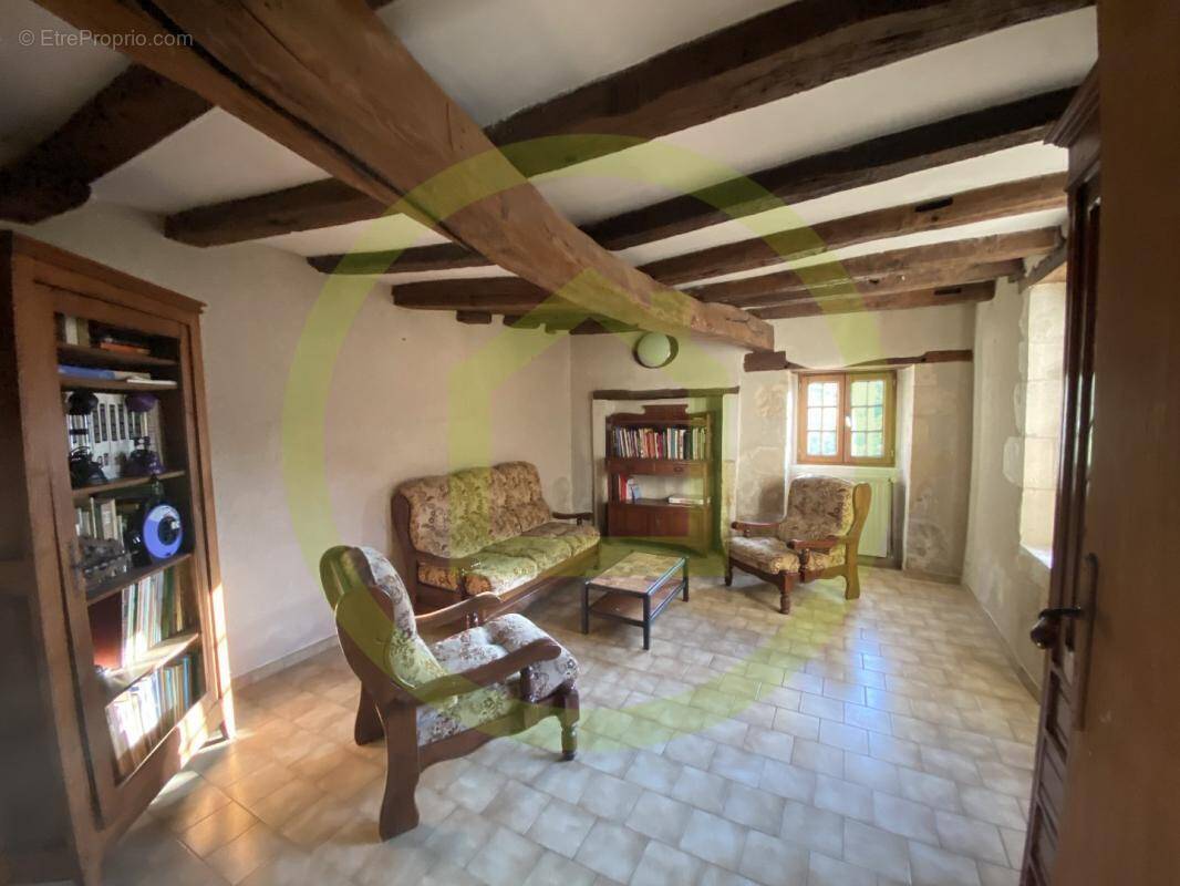 Maison à SAINT-GENEST-D'AMBIERE