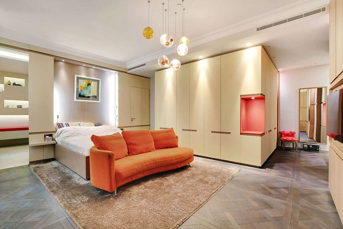 Appartement à PARIS-8E