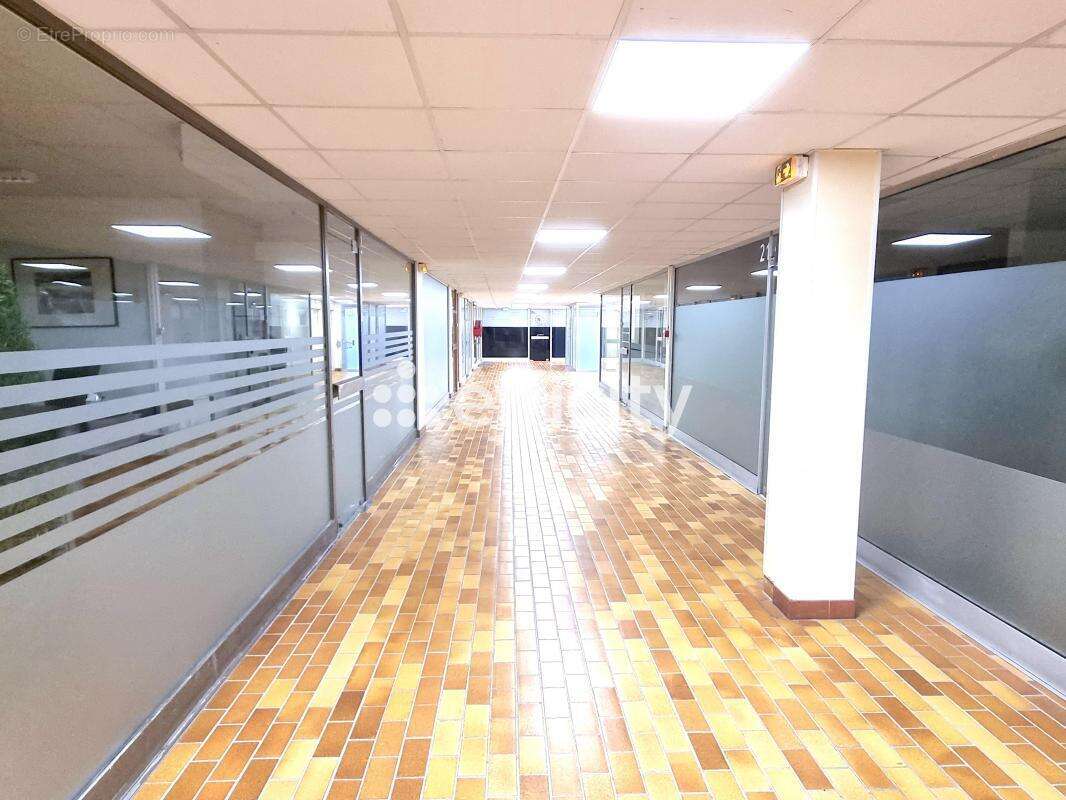 Commerce à MARSEILLE-8E