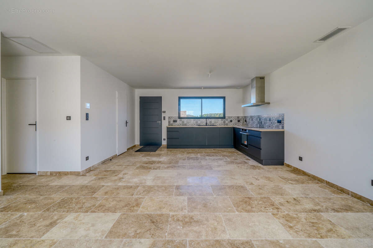 Maison à MONTLIEU-LA-GARDE