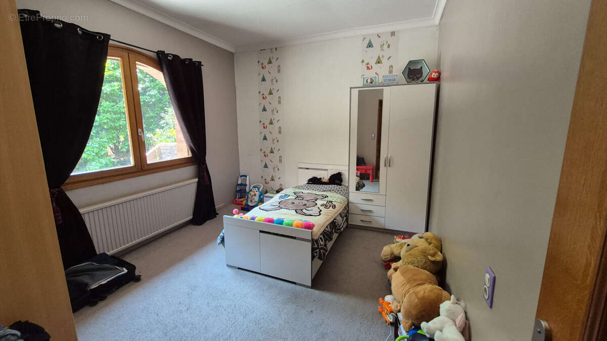 Maison à QUIEVRECHAIN