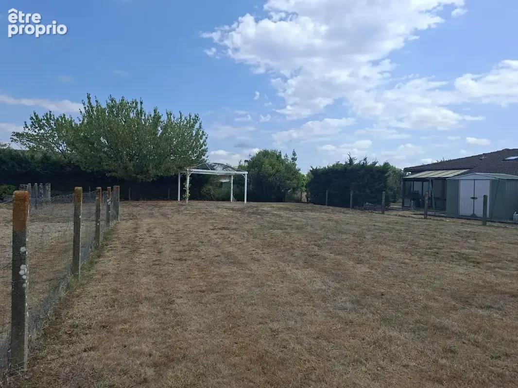 Terrain à bâtir de 876 m² à GRENADE-SUR-L'ADOUR (40) - photo 1