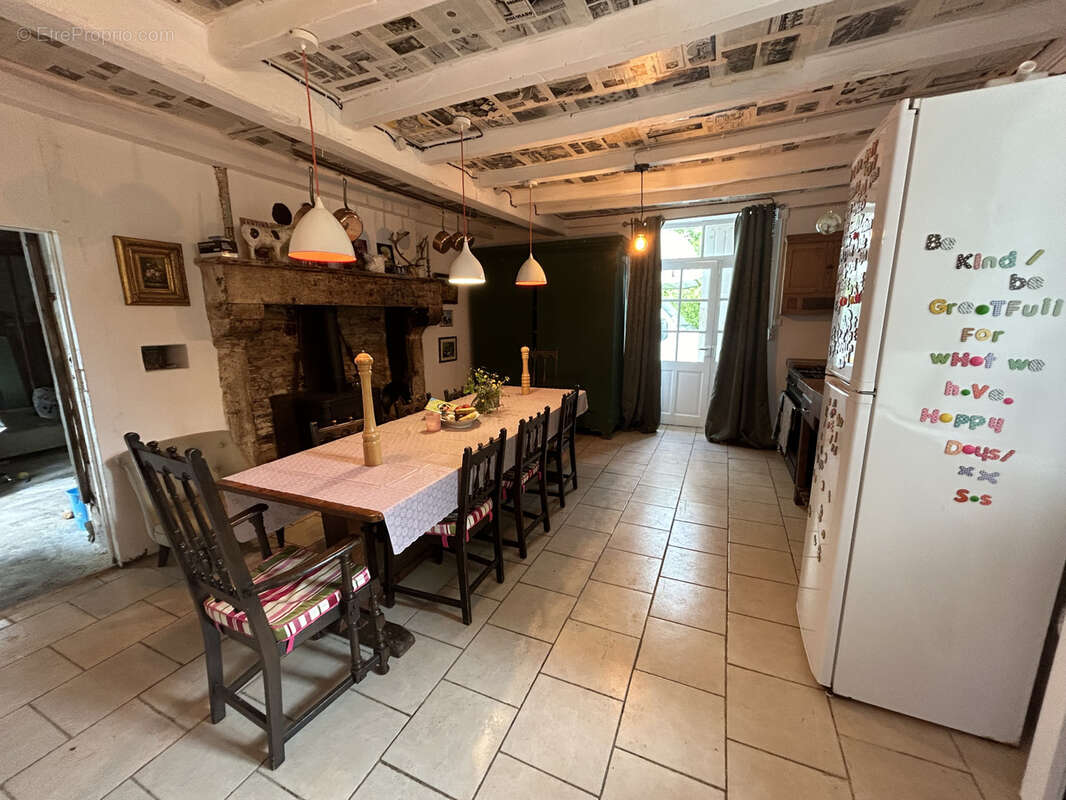 Ancien presbytere avec jardin clos de murs - photo 3