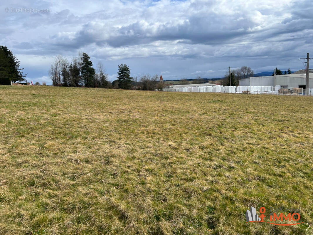 Terrain à LES VILLETTES