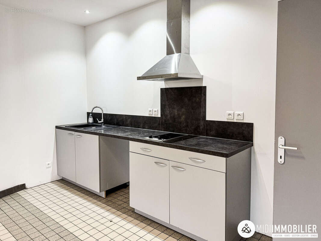 Appartement 350 m² à Saint-Juery  - photo 3