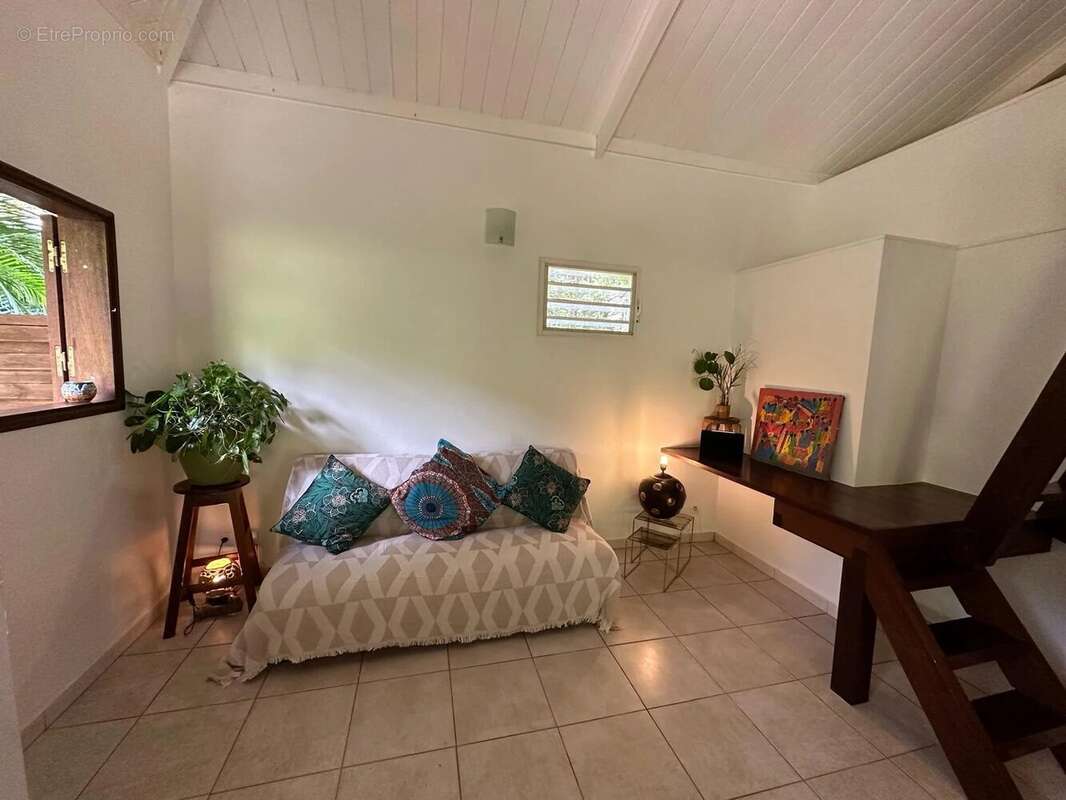 Maison à REMIRE-MONTJOLY