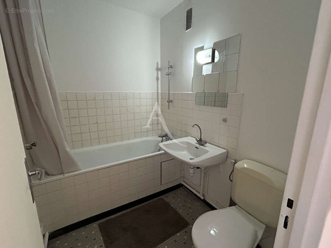 STUDIO 30 M²  PARIS 18 Métro Jules Joffrin - photo 6