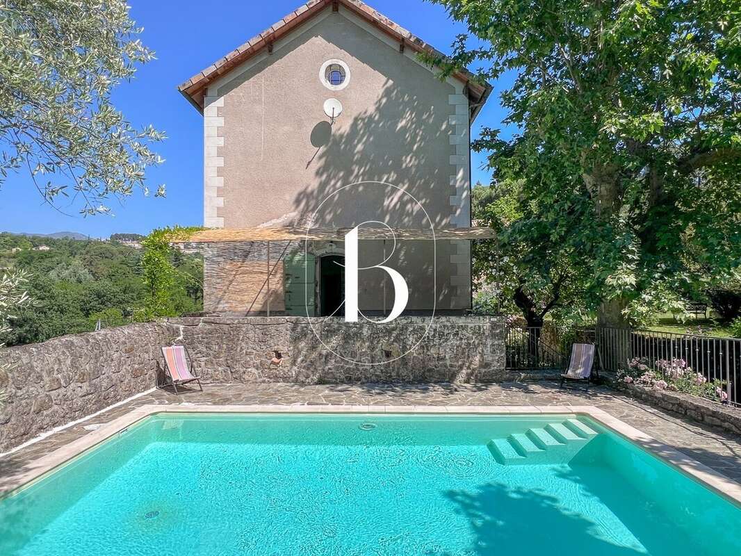 Maison 330 m² à Vinezac  - photo 37