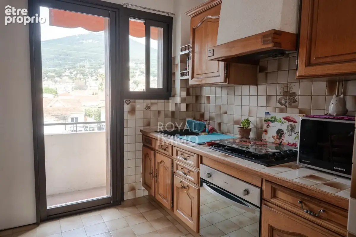 Toulon est t4 traversant + balcons + parking - photo 7