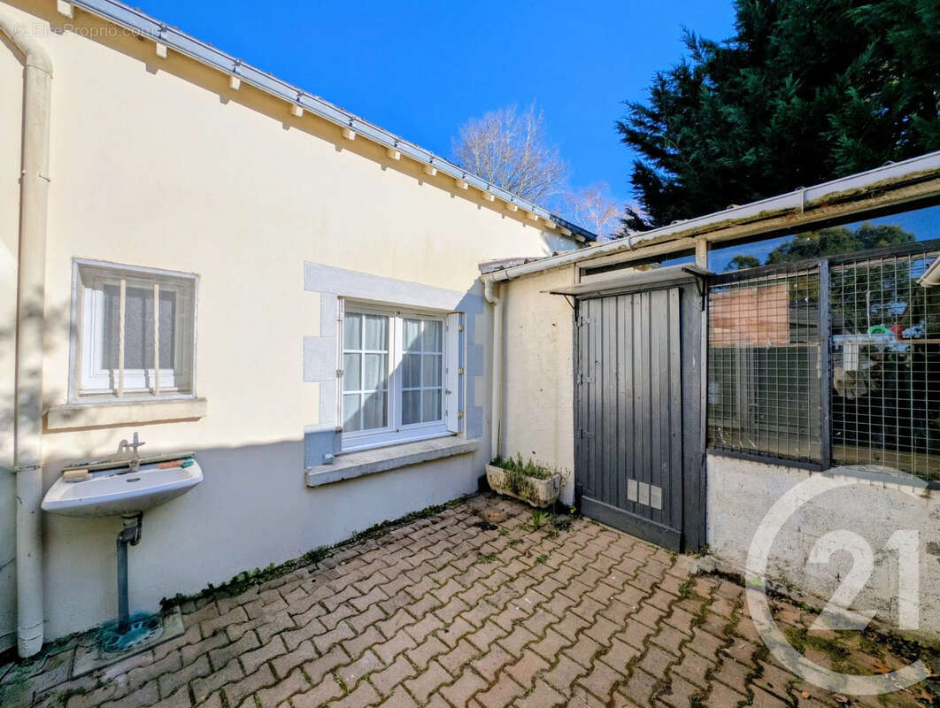 Maison à LA TRINITE-SURZUR