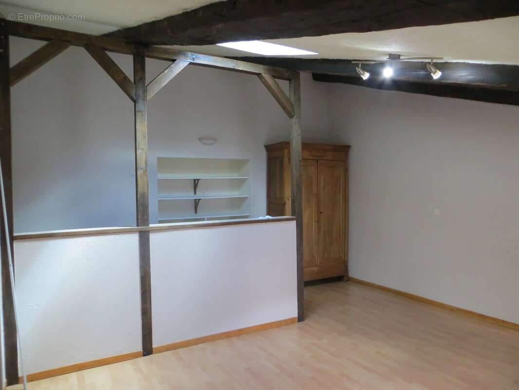 Appartement à BAGNOLS-SUR-CEZE