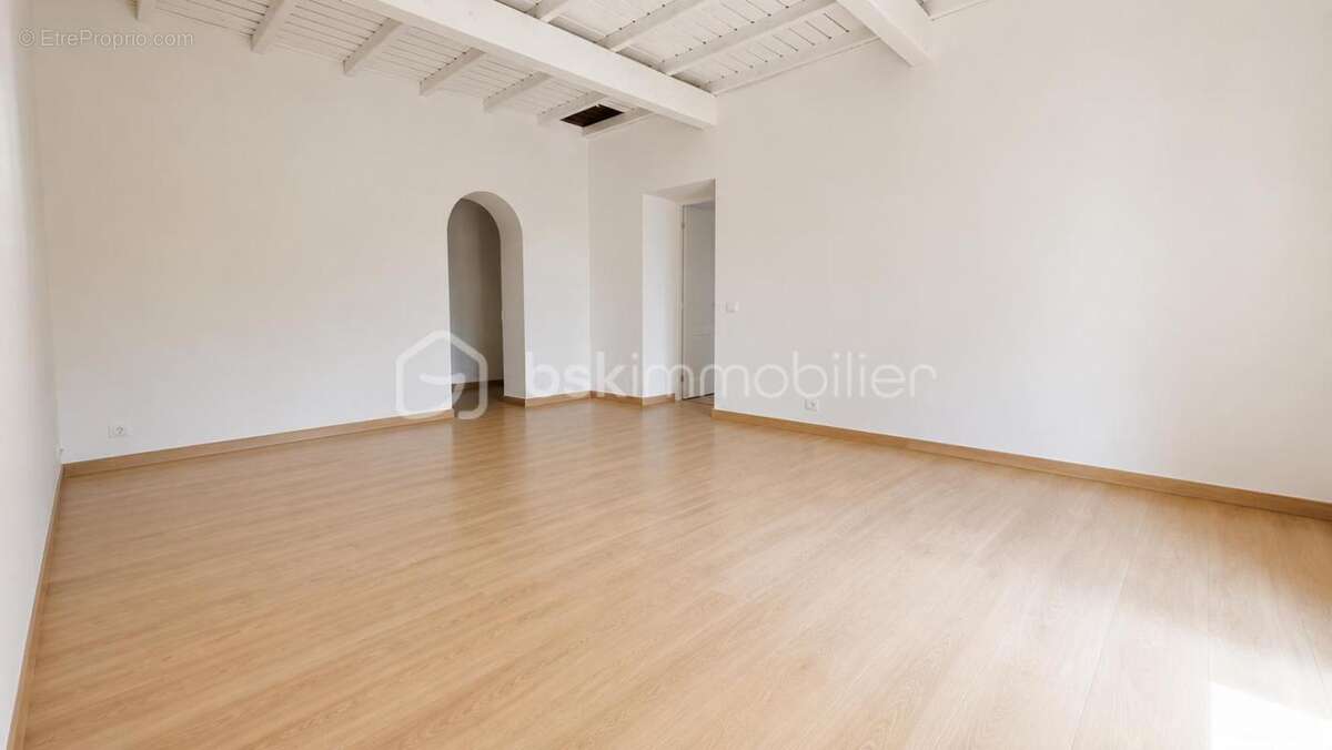 Maison familiale rénovée – 4 chambres – Terrain 4 000 m² – Vence la Sine - photo 14